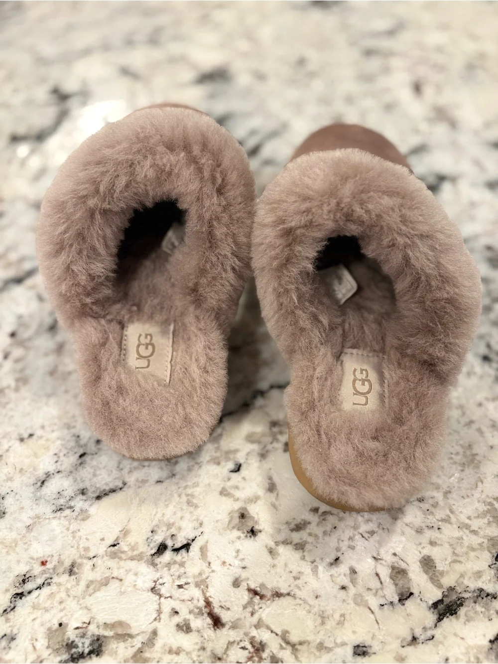 UGG Cozy Slippers Women’s Size 5 Tan Shearling Lined Slip On Slippers - Picture 3 of 9
